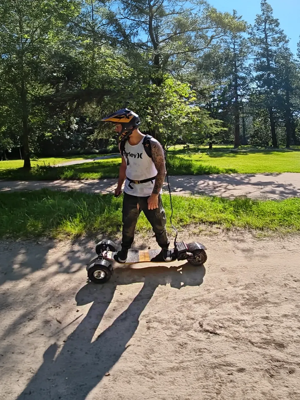 Guillaume P fisioterapeuta 27 años prueba tabla eléctrica 3 ruedas en parque - testimonio rider experimentado