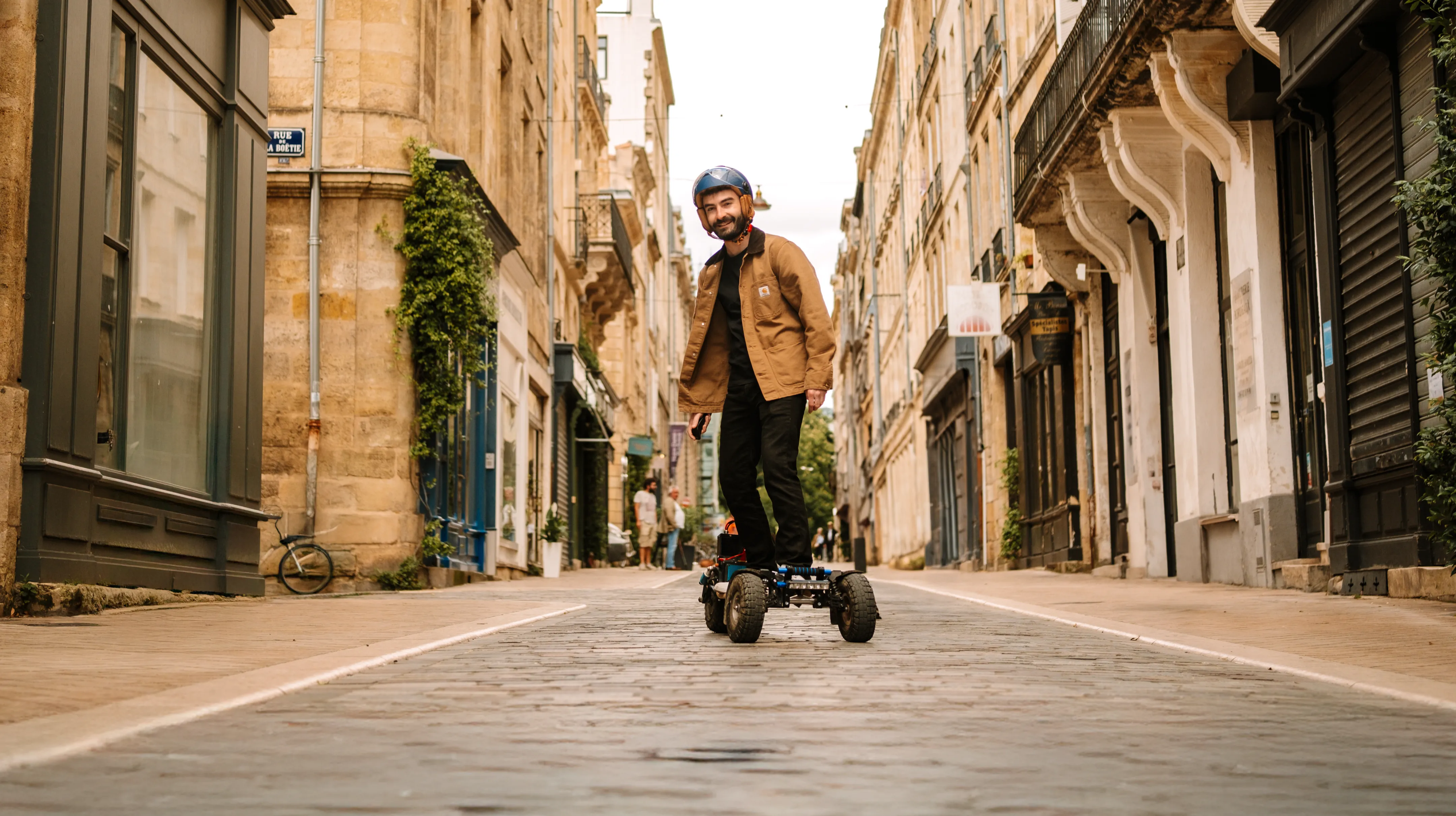 Burdeos skate eléctrico Sternboard calles navegación urbana centro ciudad