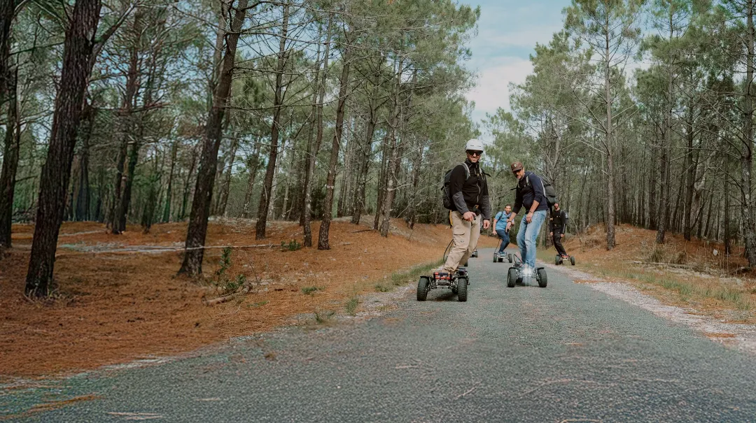 Comunidad riders Sternboard sesión colectiva skateboard eléctrico aventura grupo